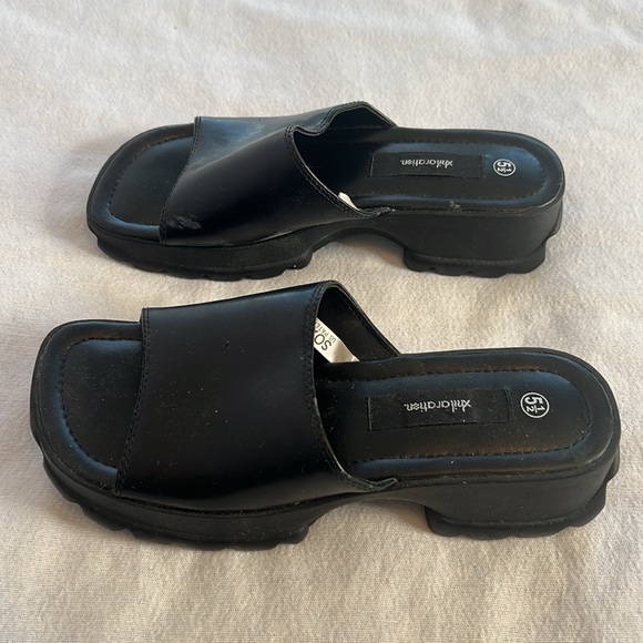⭐️ Xhileration black faux leather chunky treaded bottom slide on women size 5.5 - Picture 7 of 14